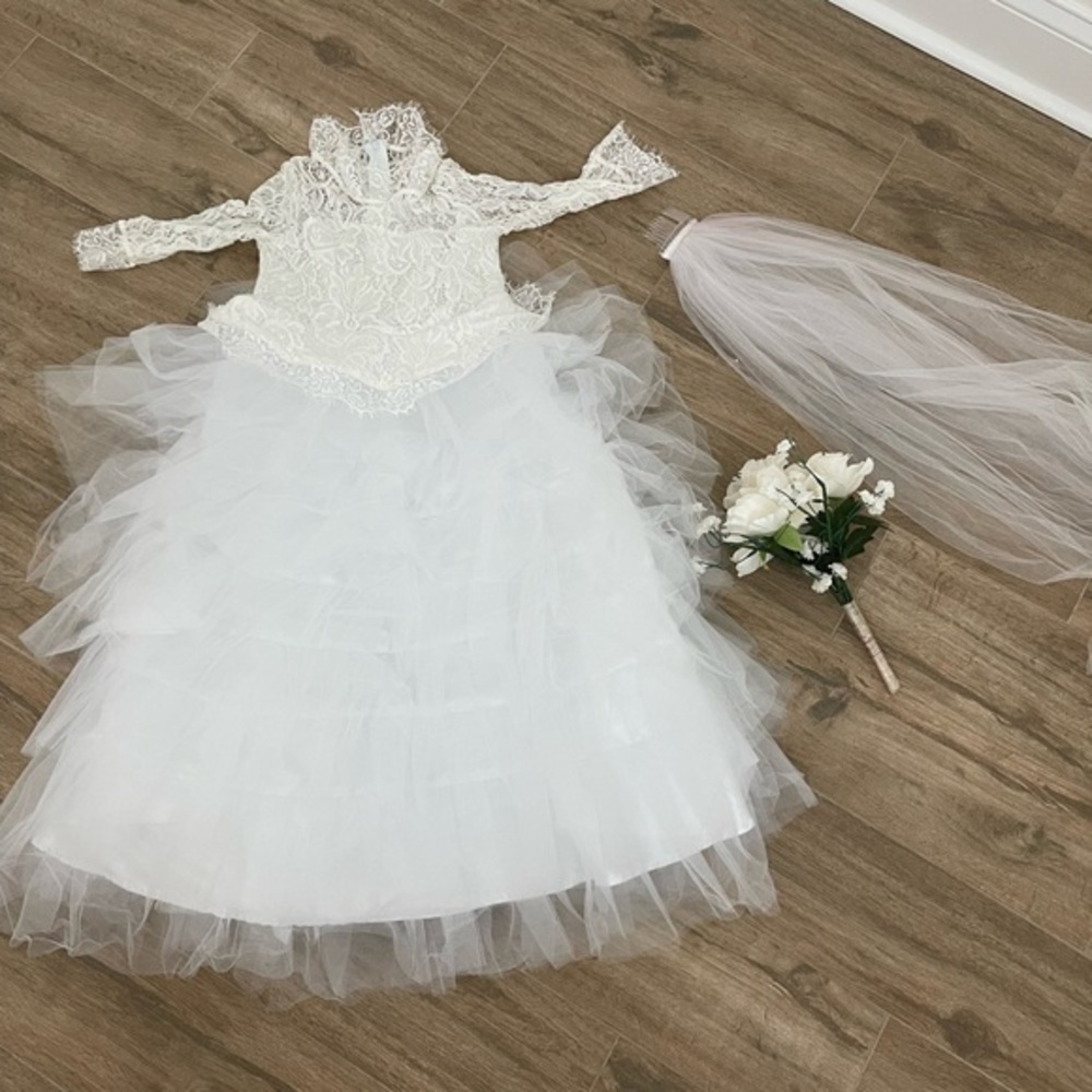 White Lace dress, tulle skirt, Girl size 6
